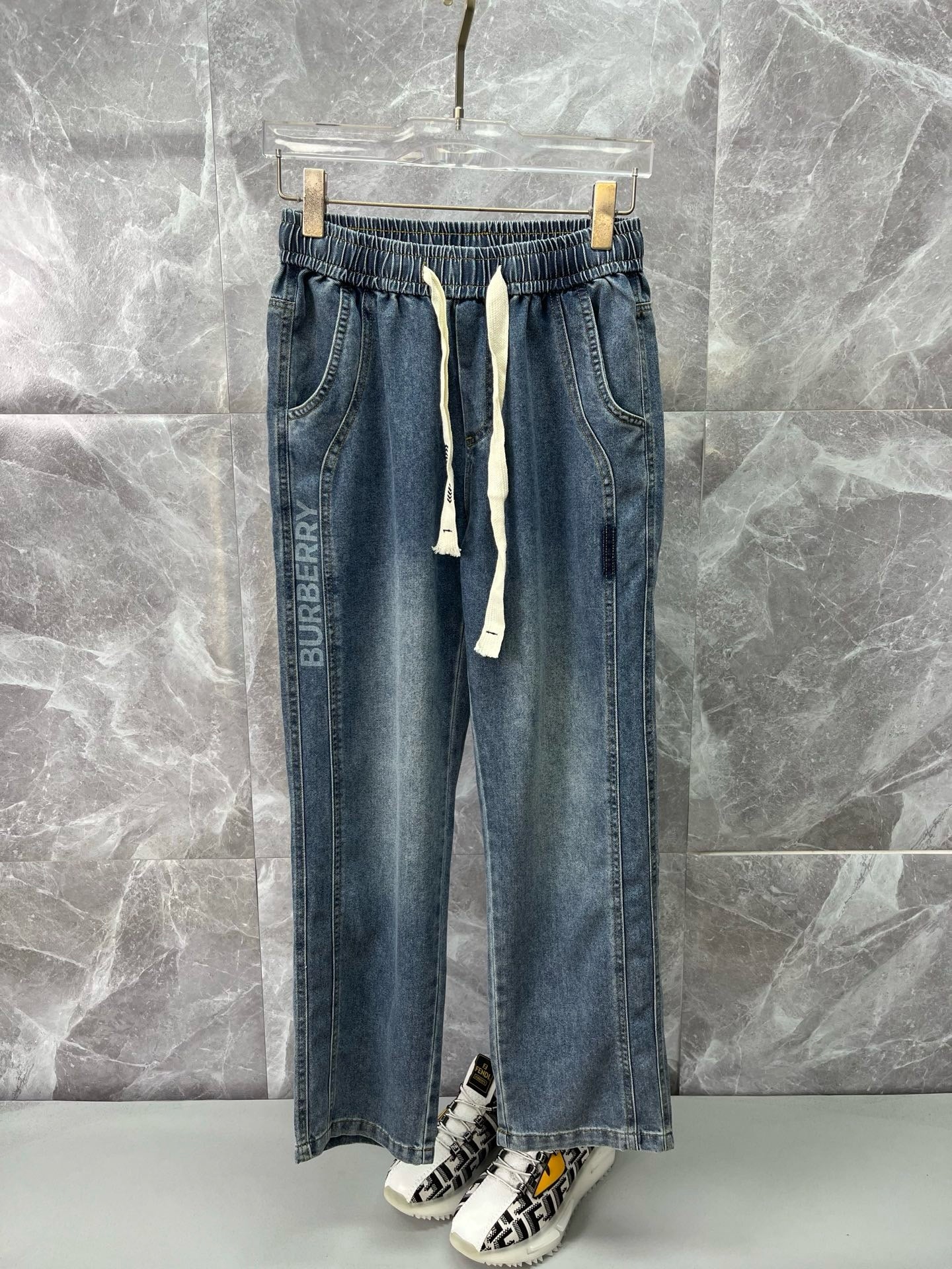 BURBERRY - Jeans