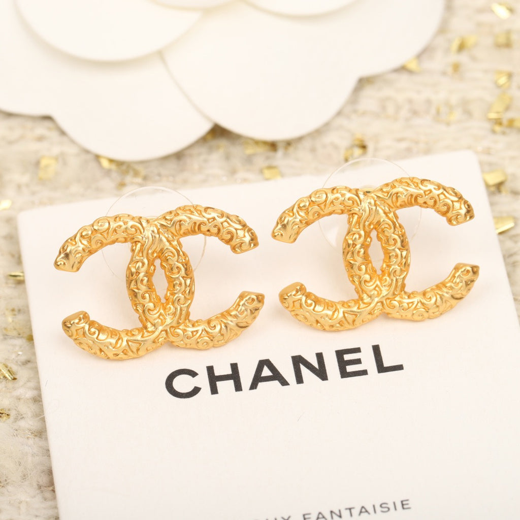 CHANEL - earrings