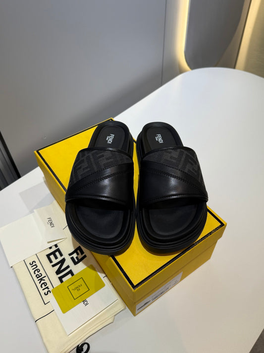 FENDI - Diagonal Slides