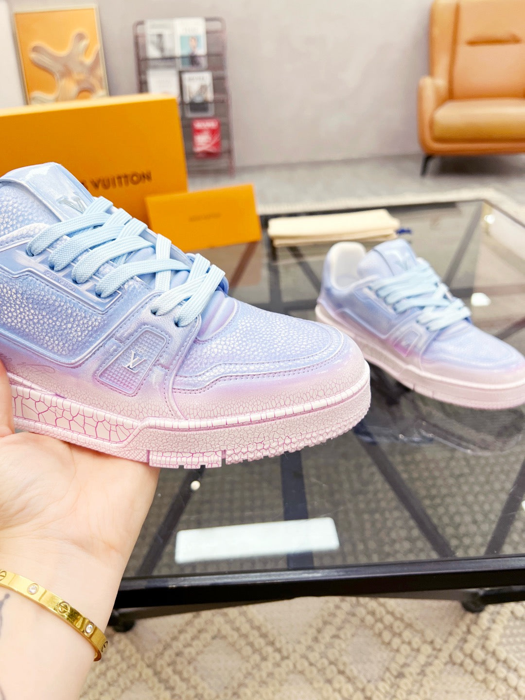 LOUIS VUITTON- Unisex sneakers