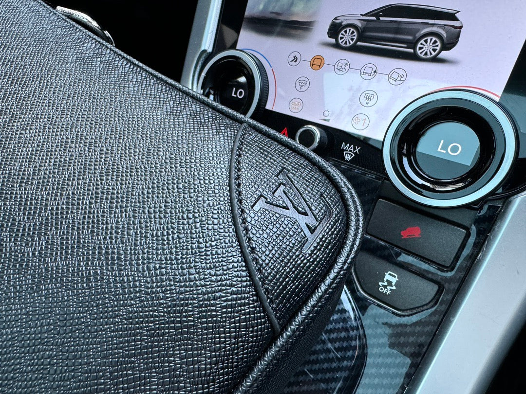 LOUIS VUITTON- Men’s laptop bag