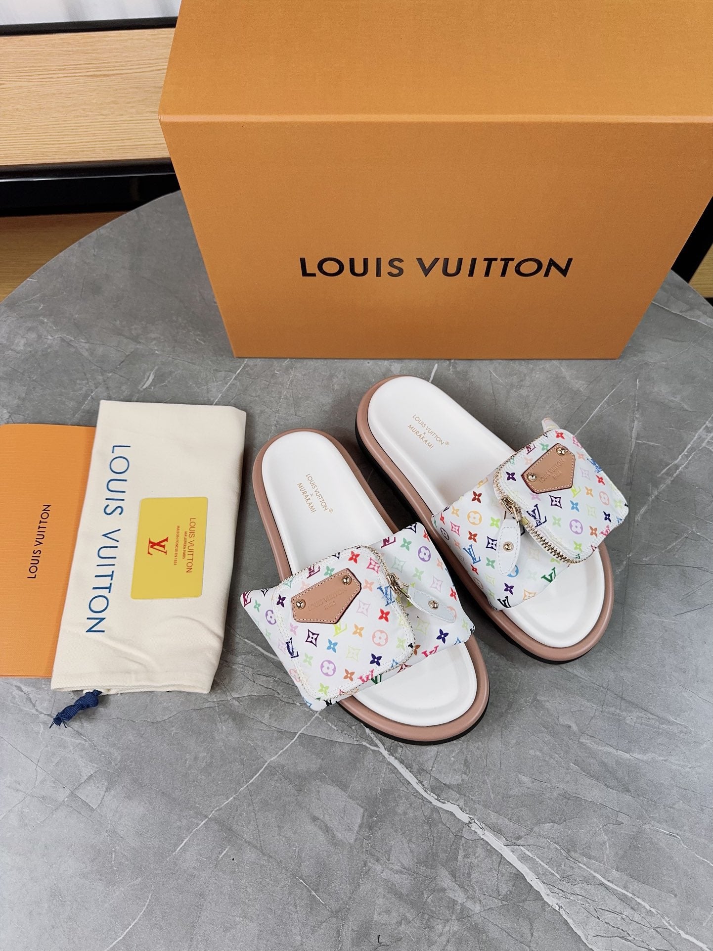 LOUIS VUITTON- pillow flat mule