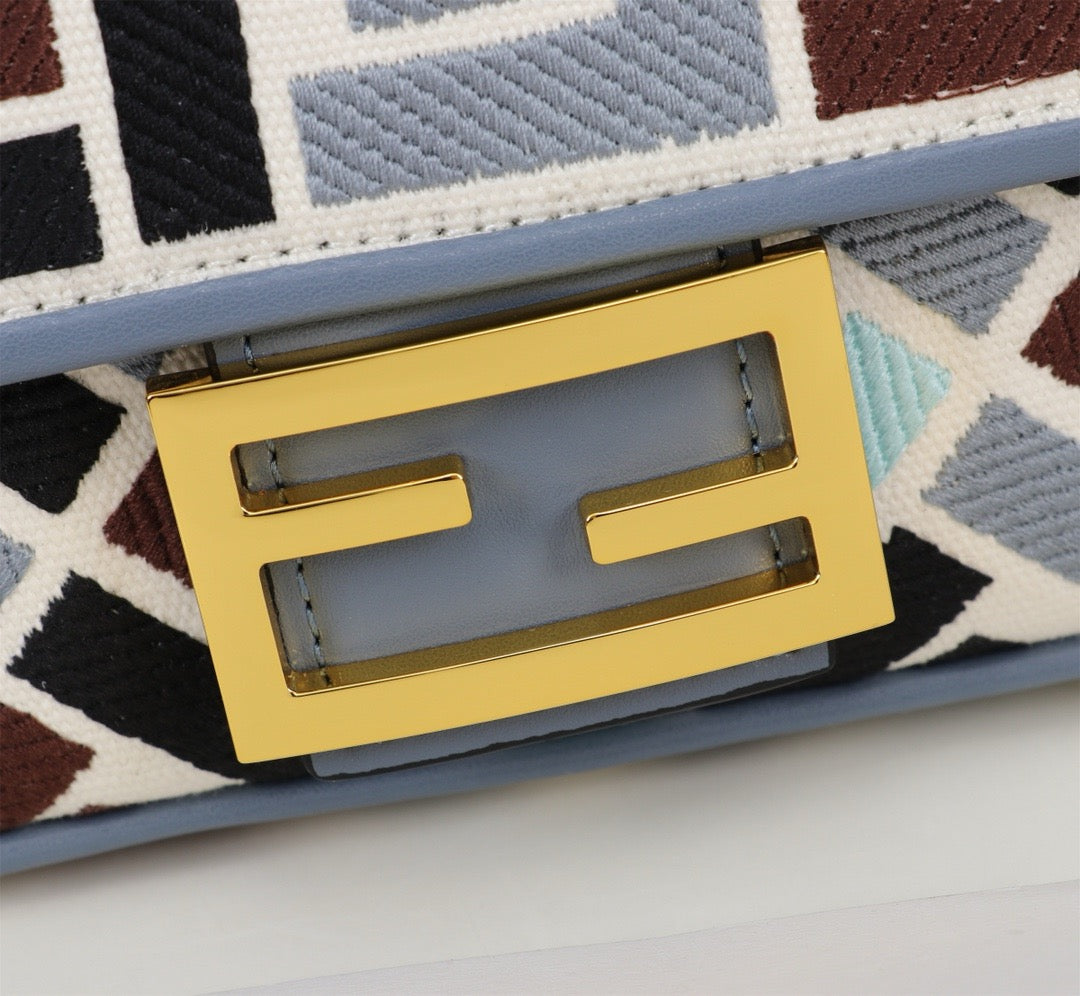 FENDI - Baguette patent leather handbag