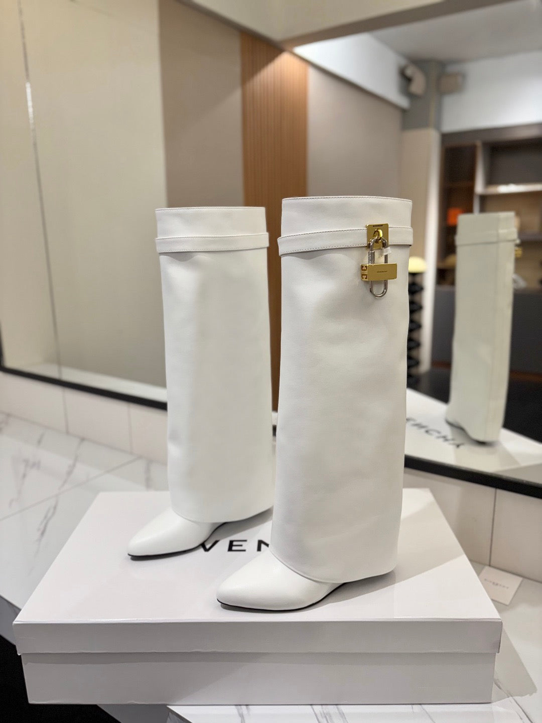 GIVENCHY - Shark lock boots