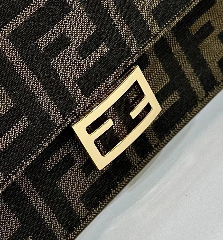 FENDI - Baguette  Bag