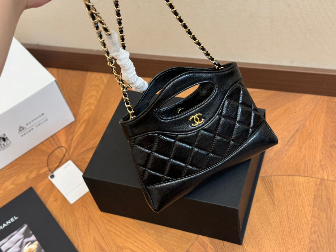 CHANEL - Amore bag