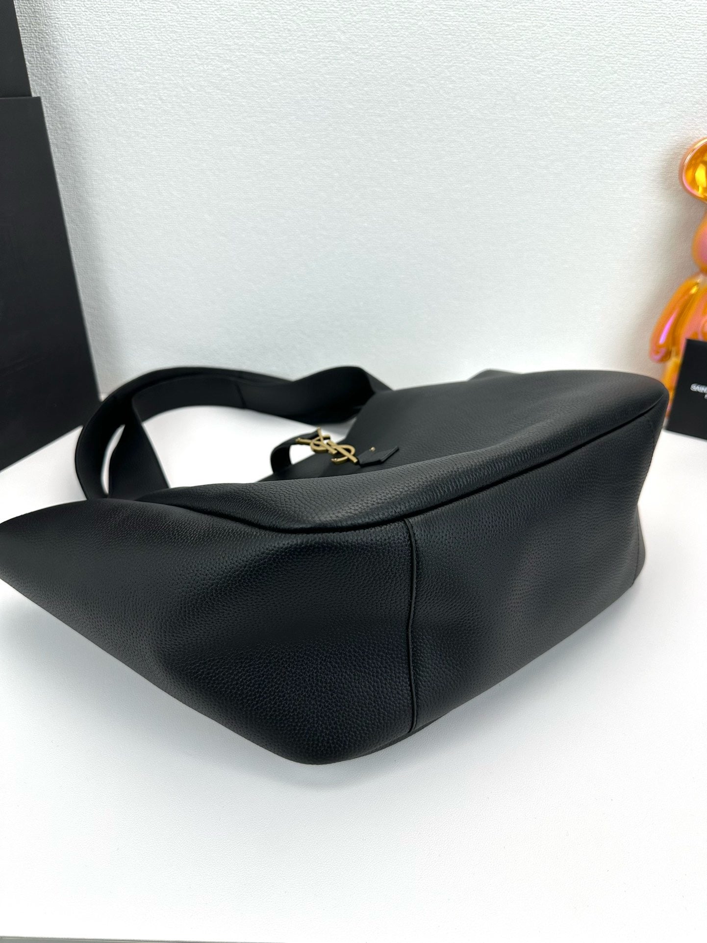 SAINT LAURENT- bea tote in grained leather