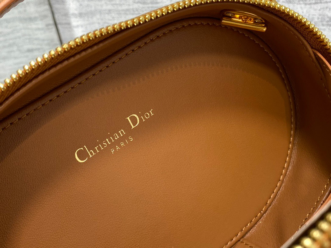 DIOR - Signature