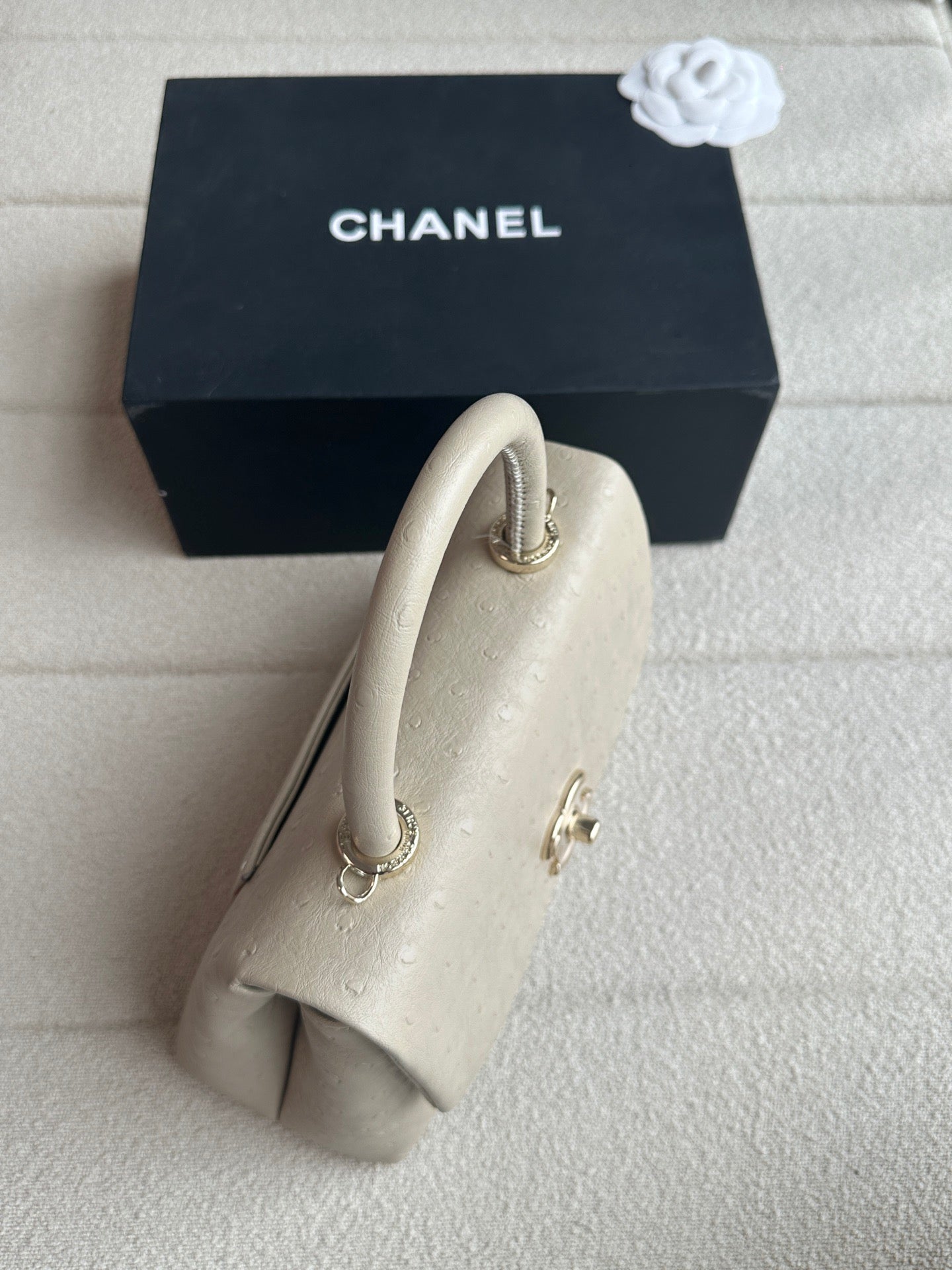 CHANEL - Coco handle