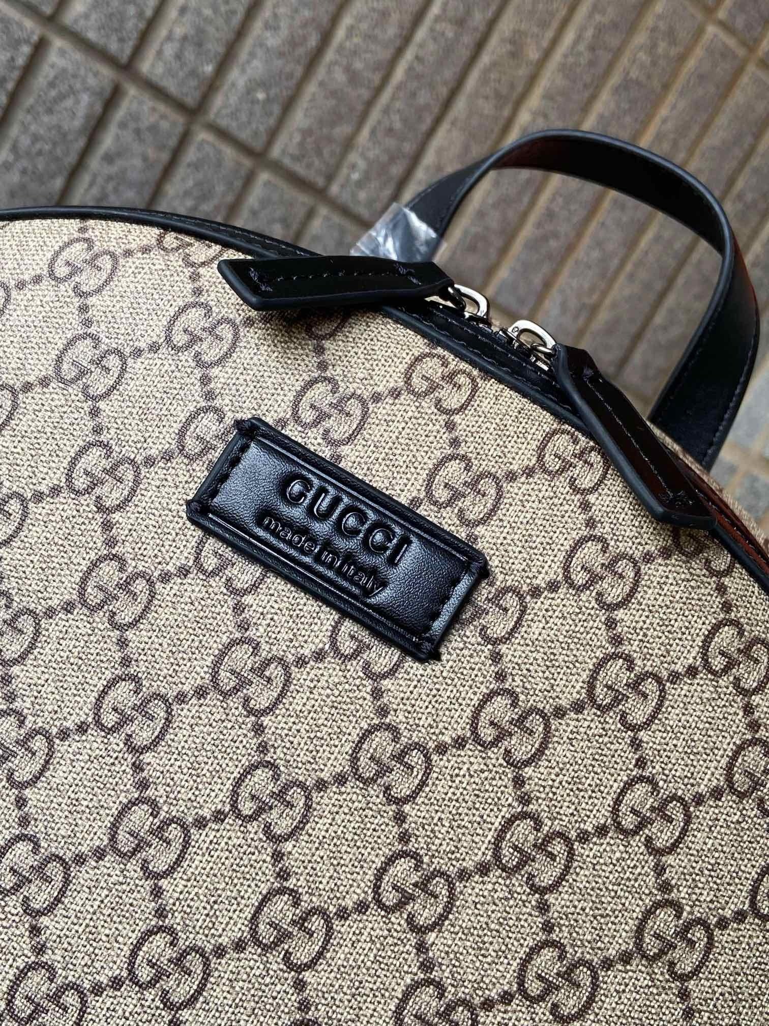 GUCCI - GG Supreme Monogram Medium Backpack