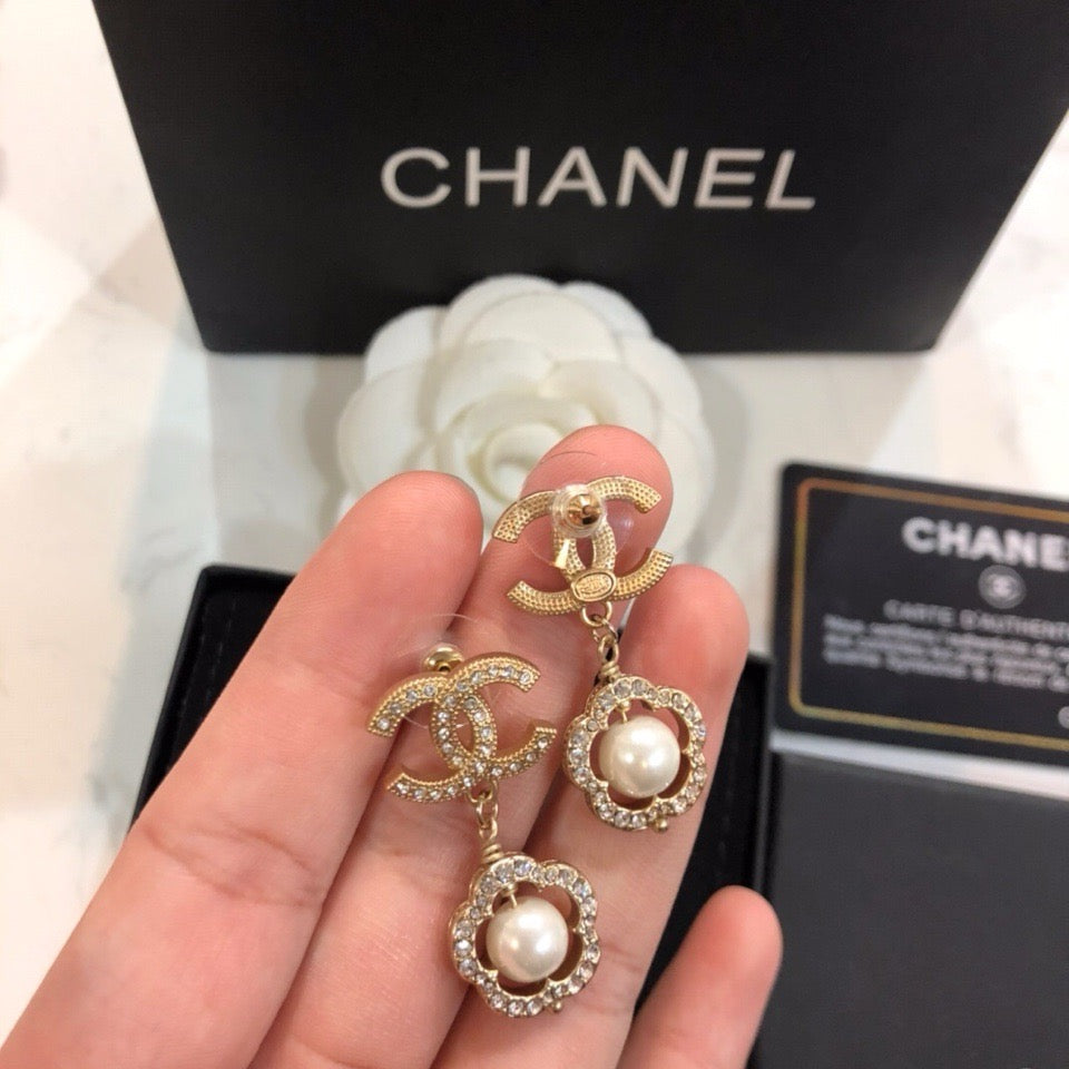 CHANEL - earrings
