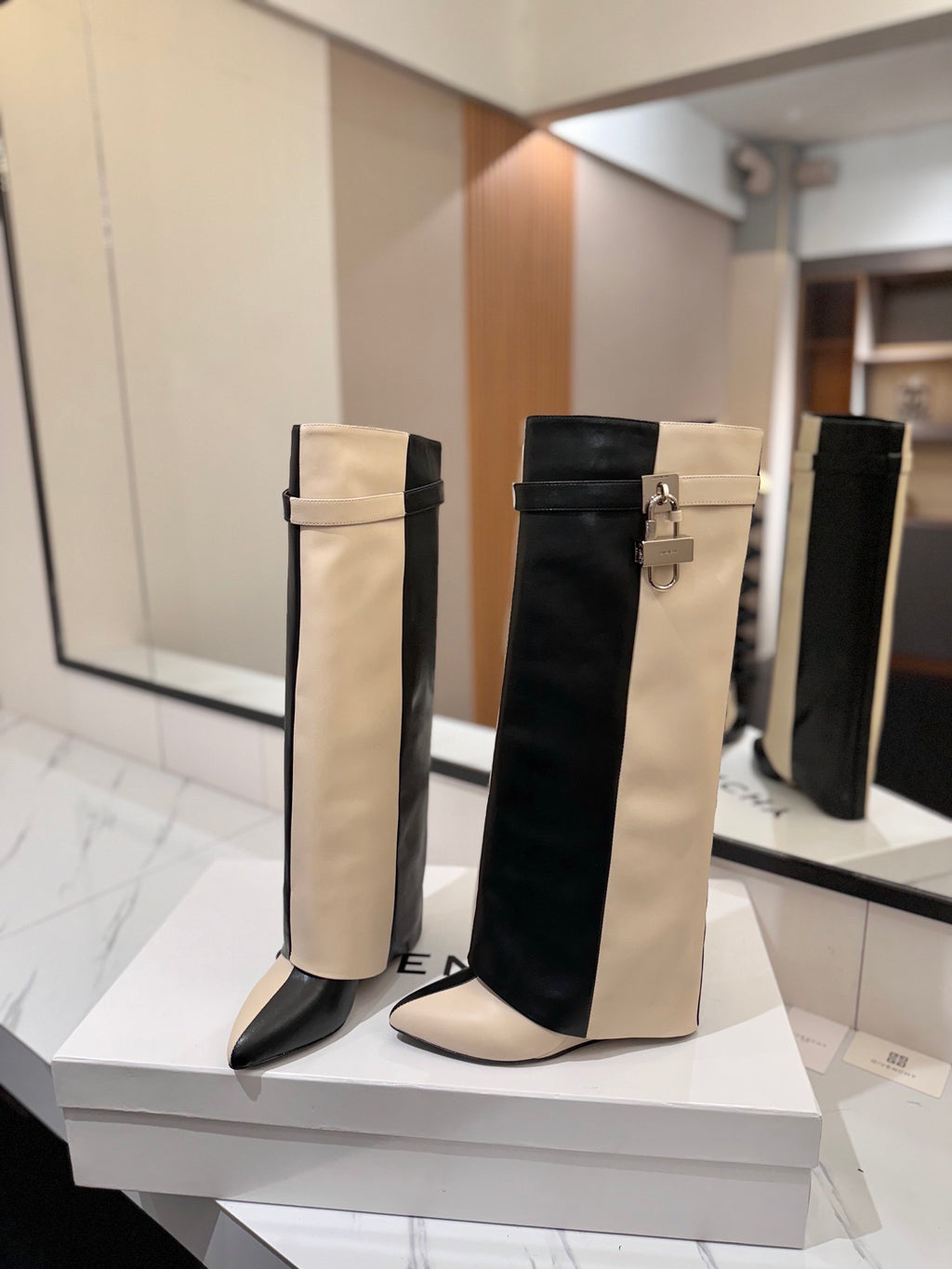 GIVENCHY - Shark lock boots