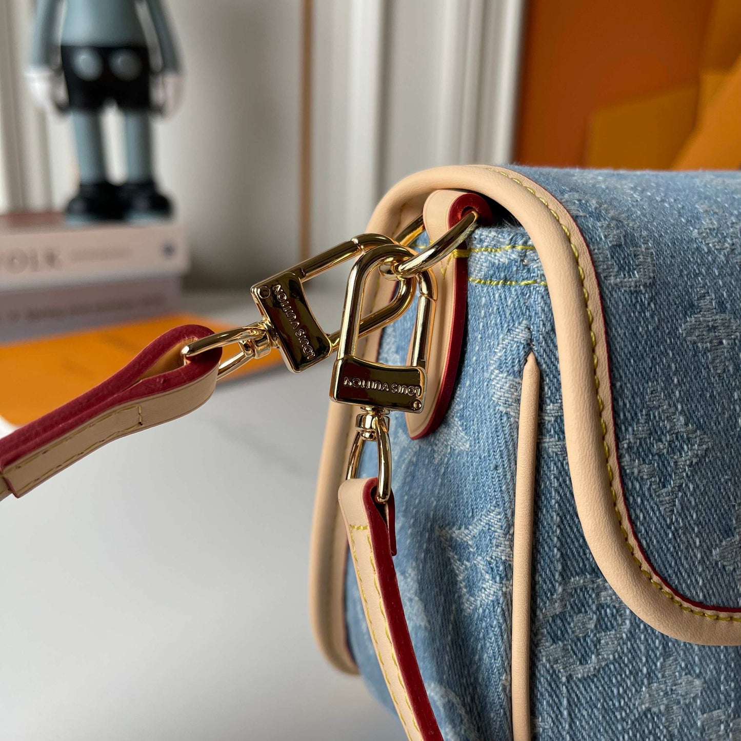 LOUIS VUITTON- Diane