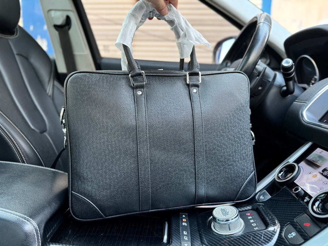 LOUIS VUITTON- Men’s laptop bag