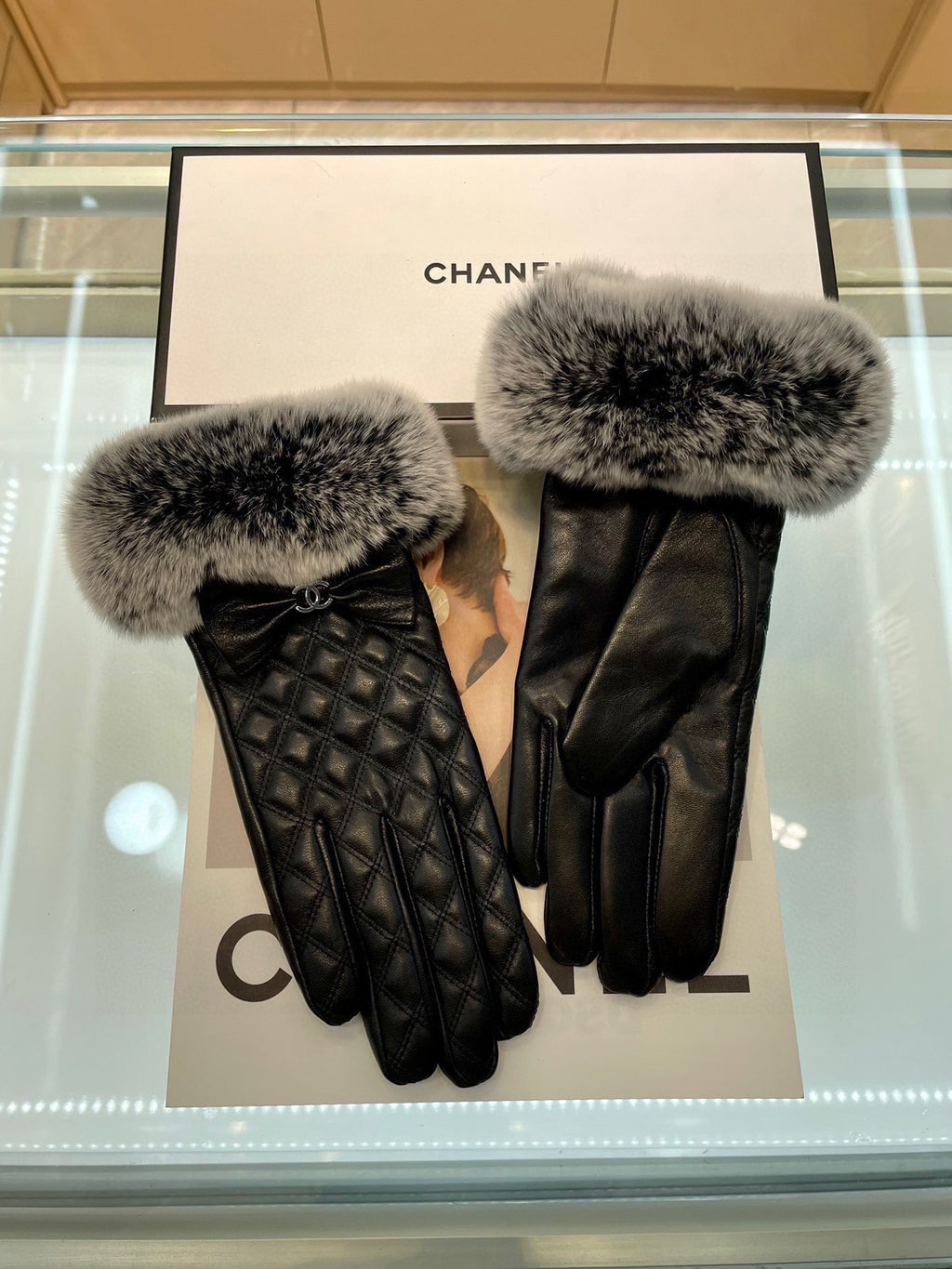CHANEL - Fur gloves