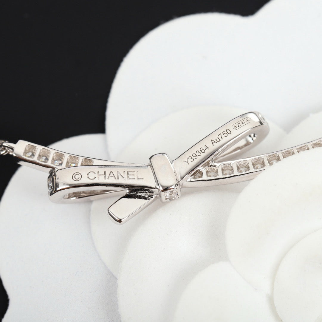 CHANEL - Crystal Necklace