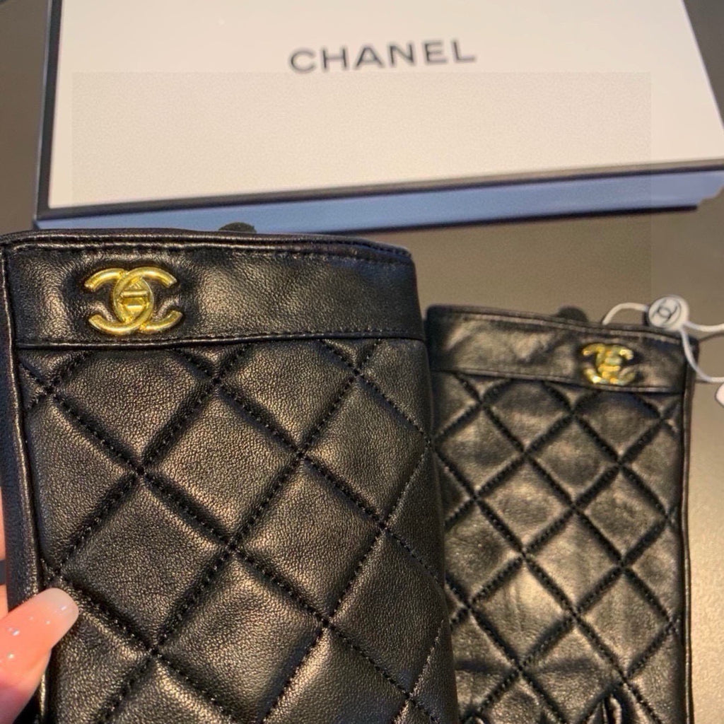 CHANEL - Gloves
