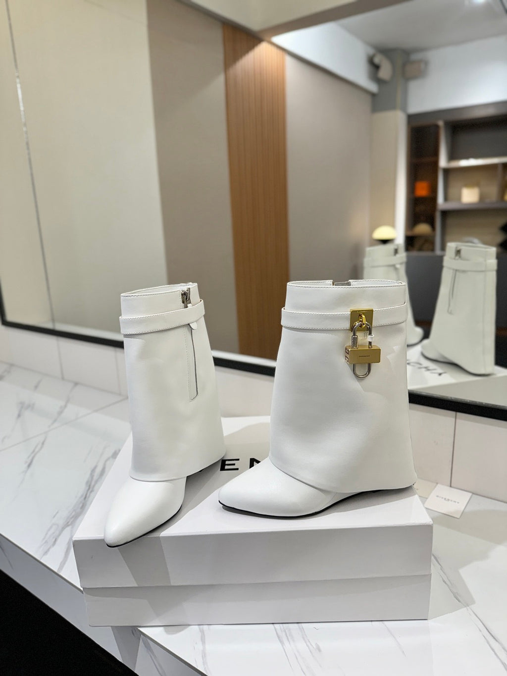 GIVENCHY - Shark lock boots