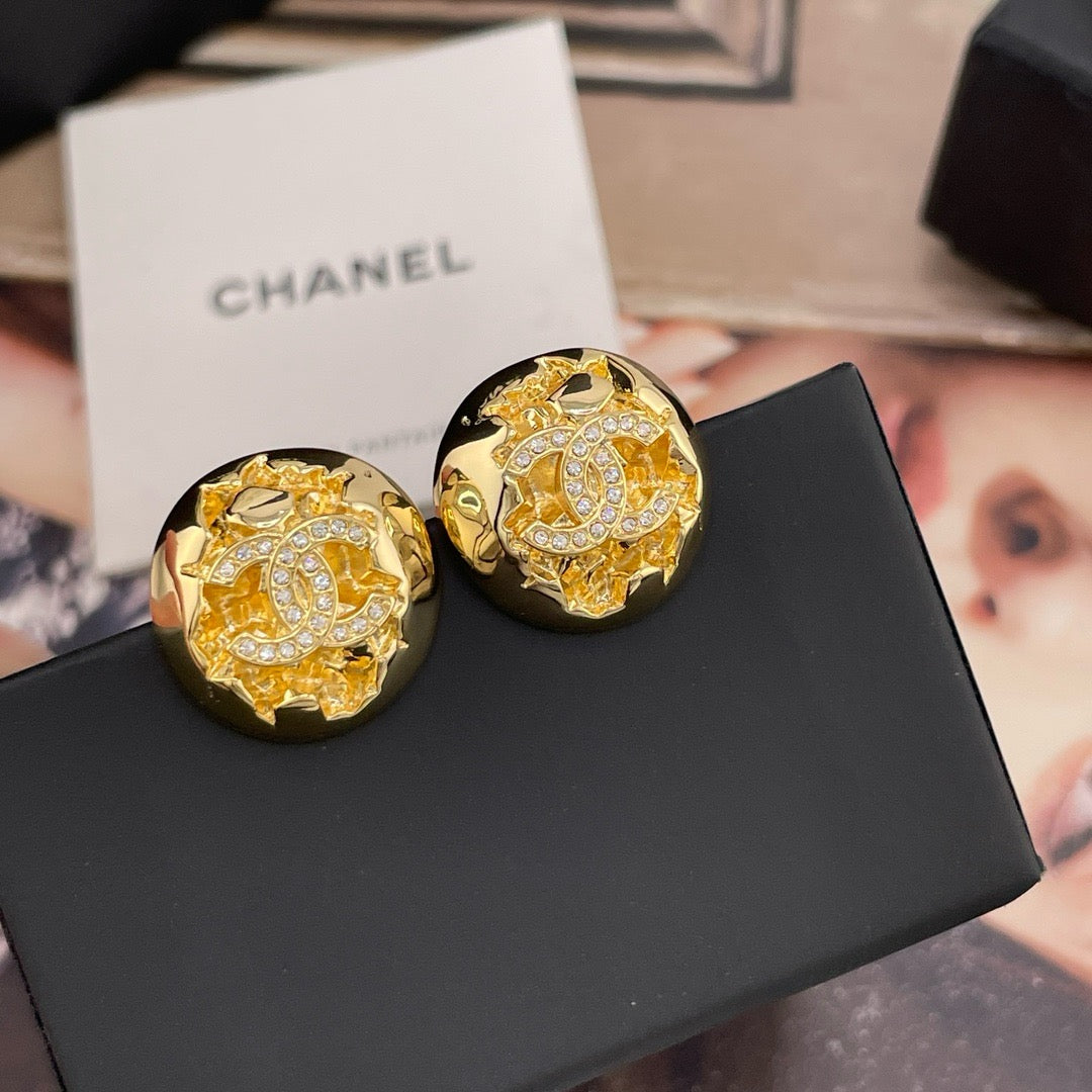 CHANEL - earrings