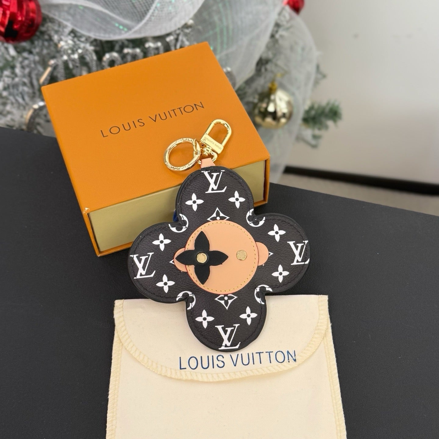 LOUIS VUITTON - Vivienne Bag Charm