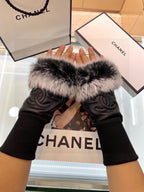 CHANEL - Fur gloves