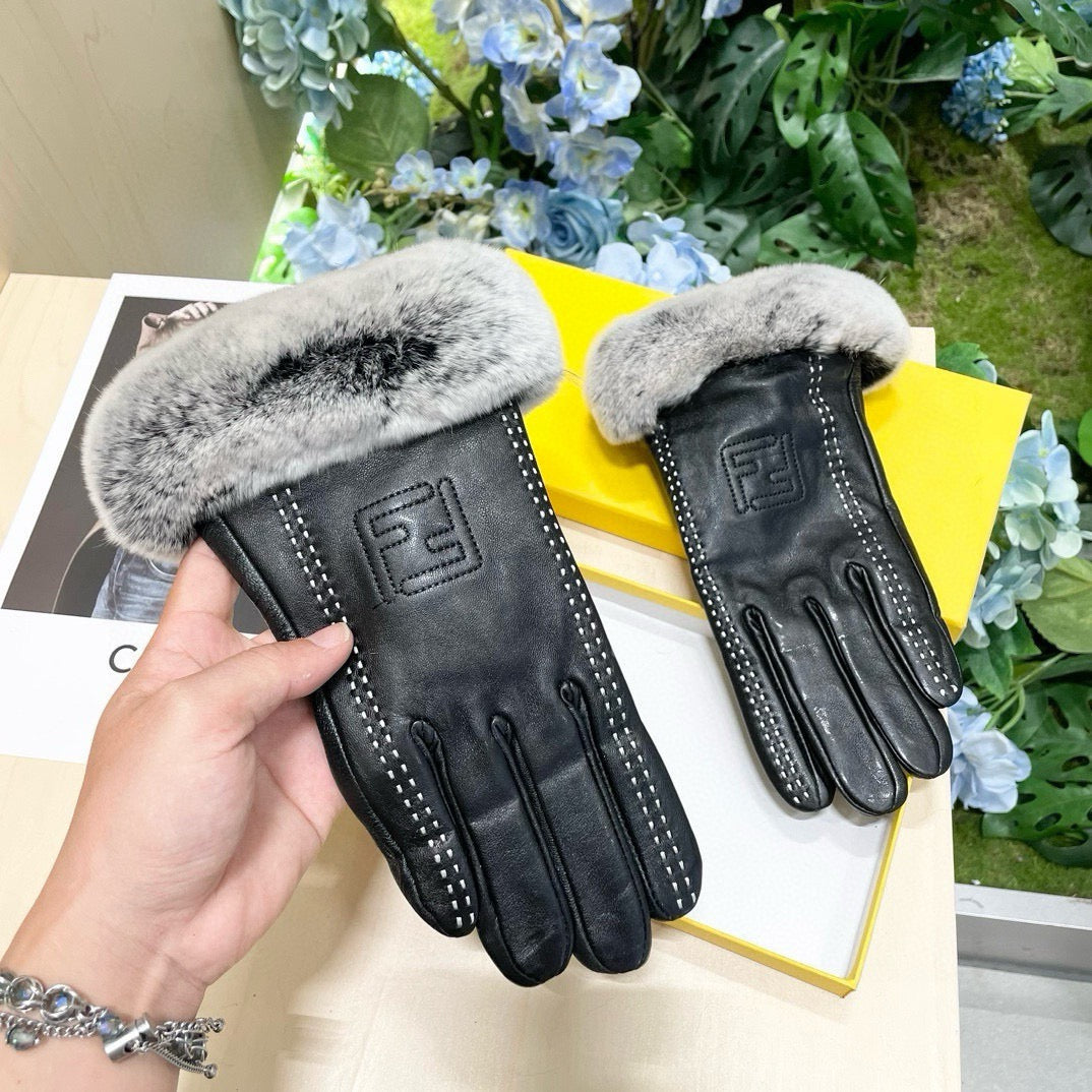 FENDI - Fur gloves