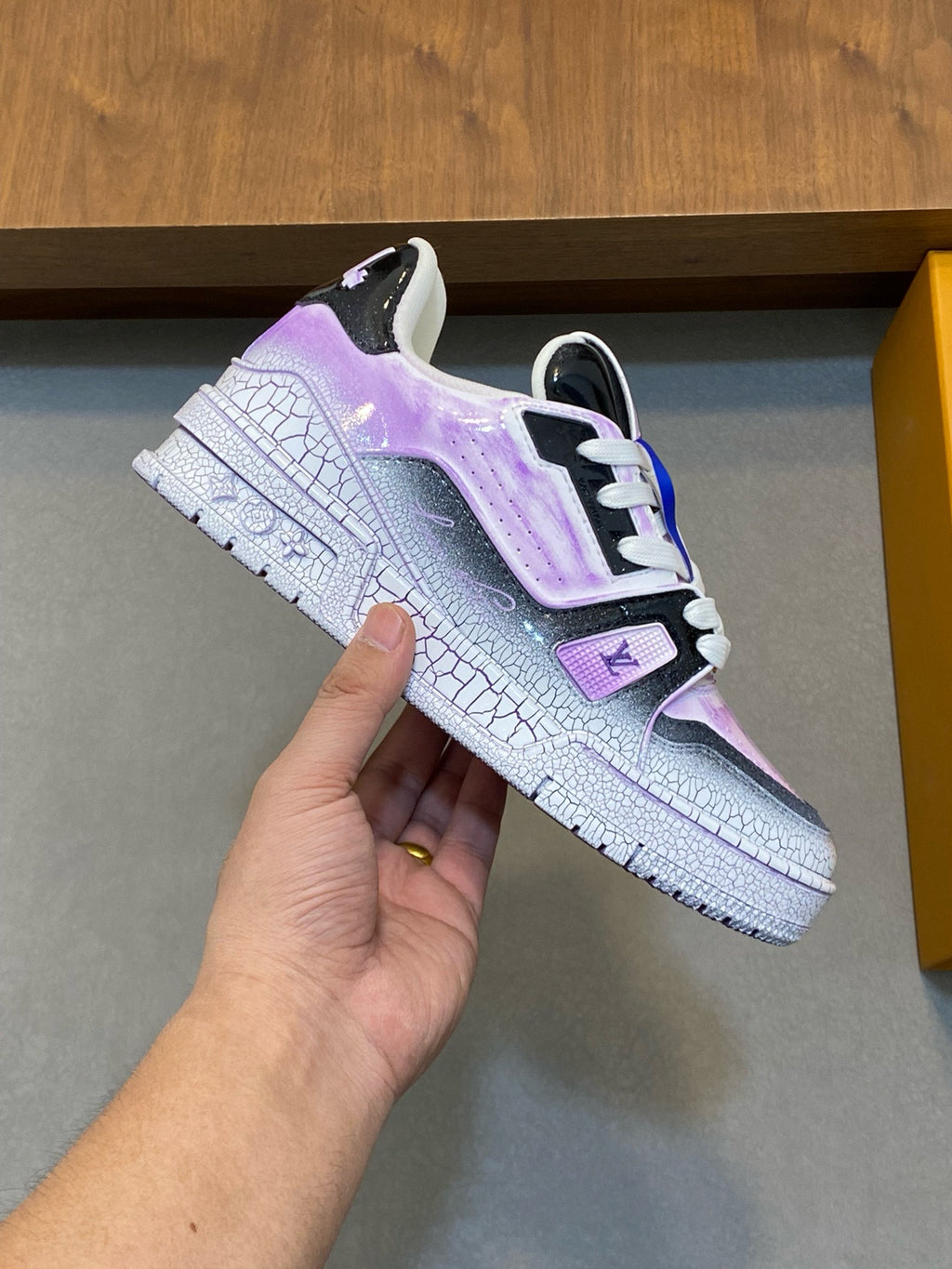 LOUIS VUITTON- Unisex sneakers