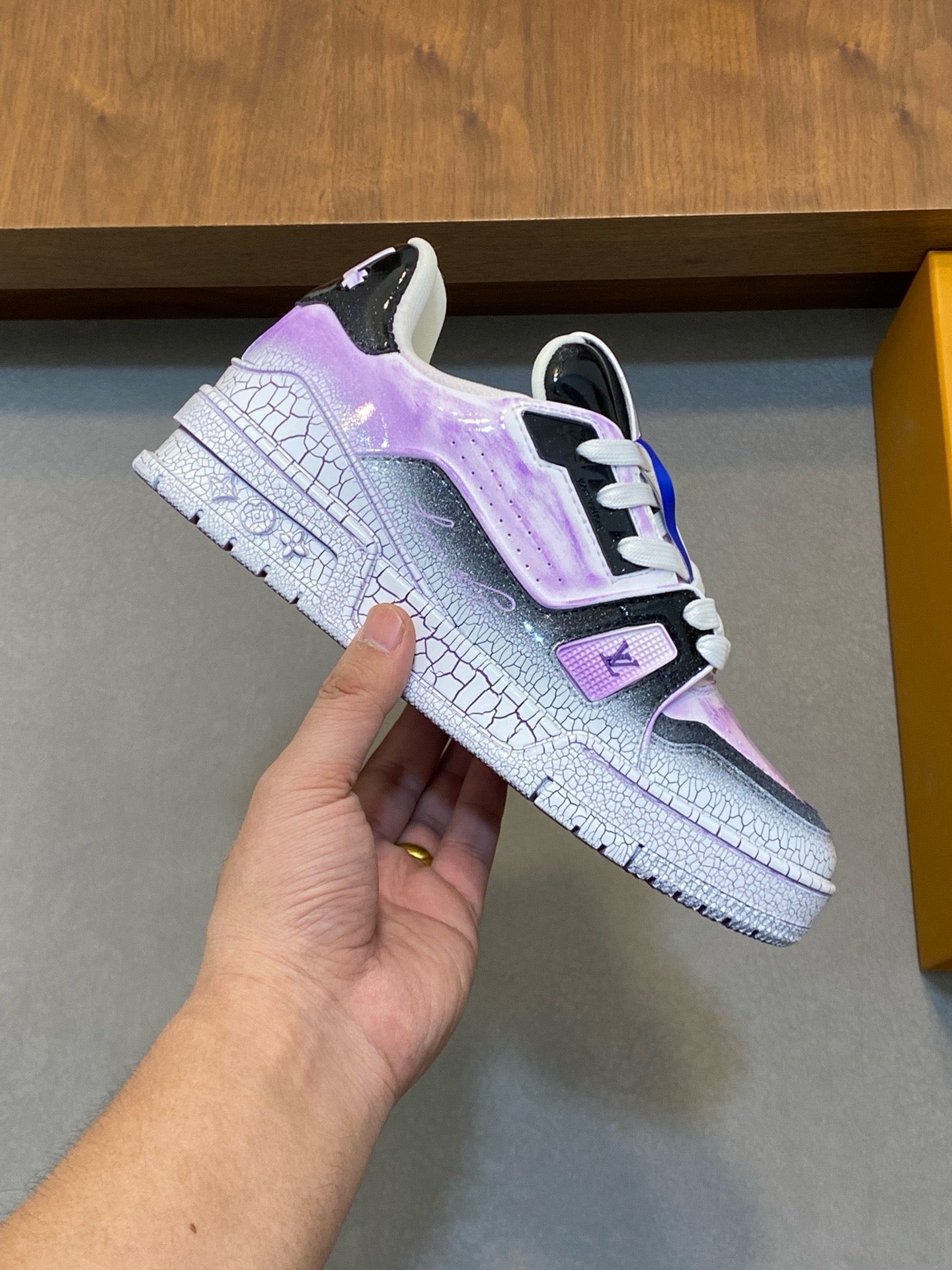 LOUIS VUITTON- Unisex sneakers