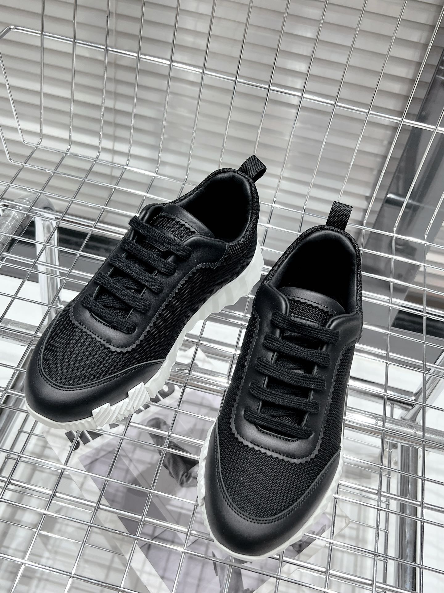 HERMES - Bouncing sneakers