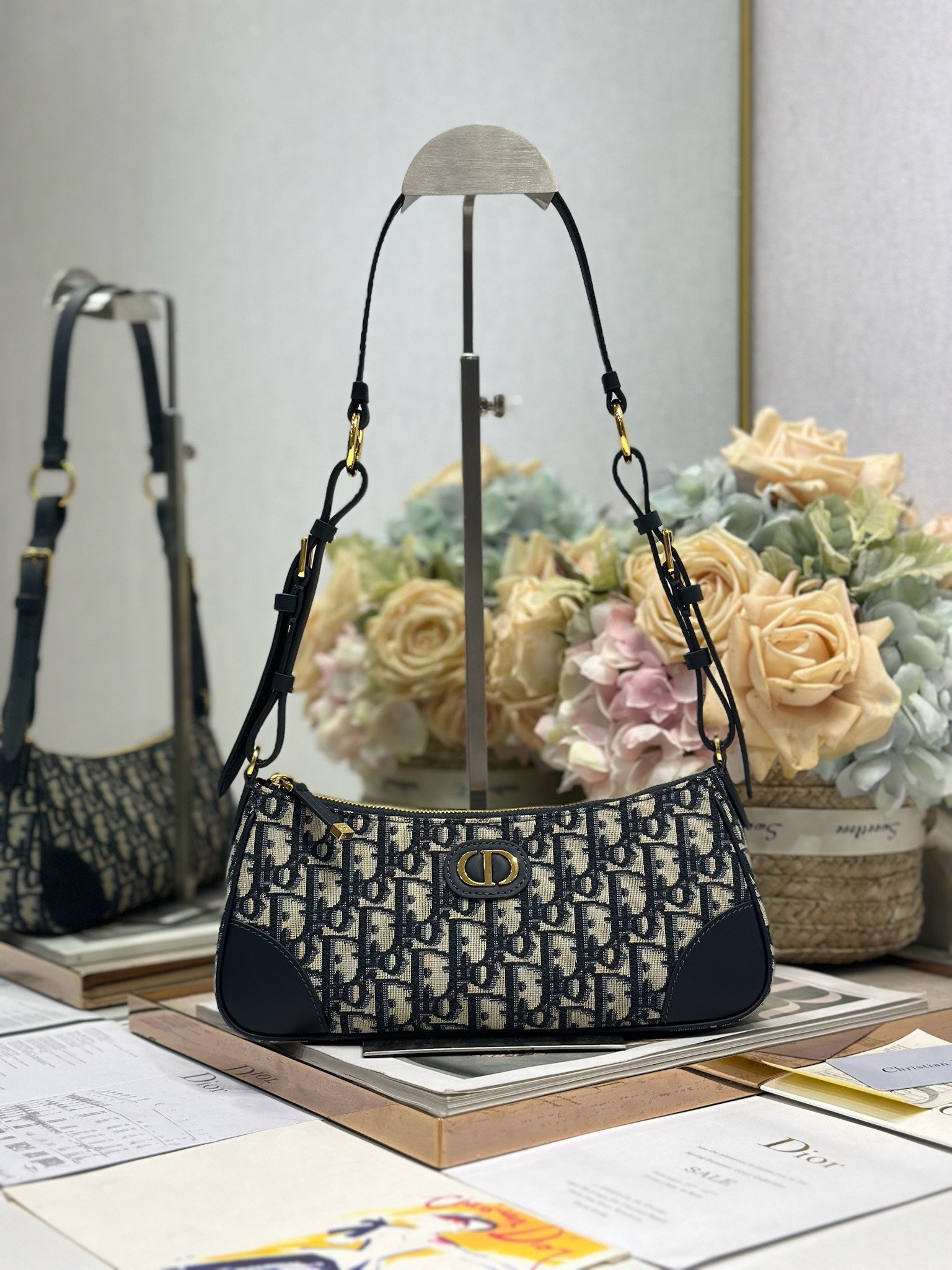DIOR - Montaigne Wanderlust Mini Bag