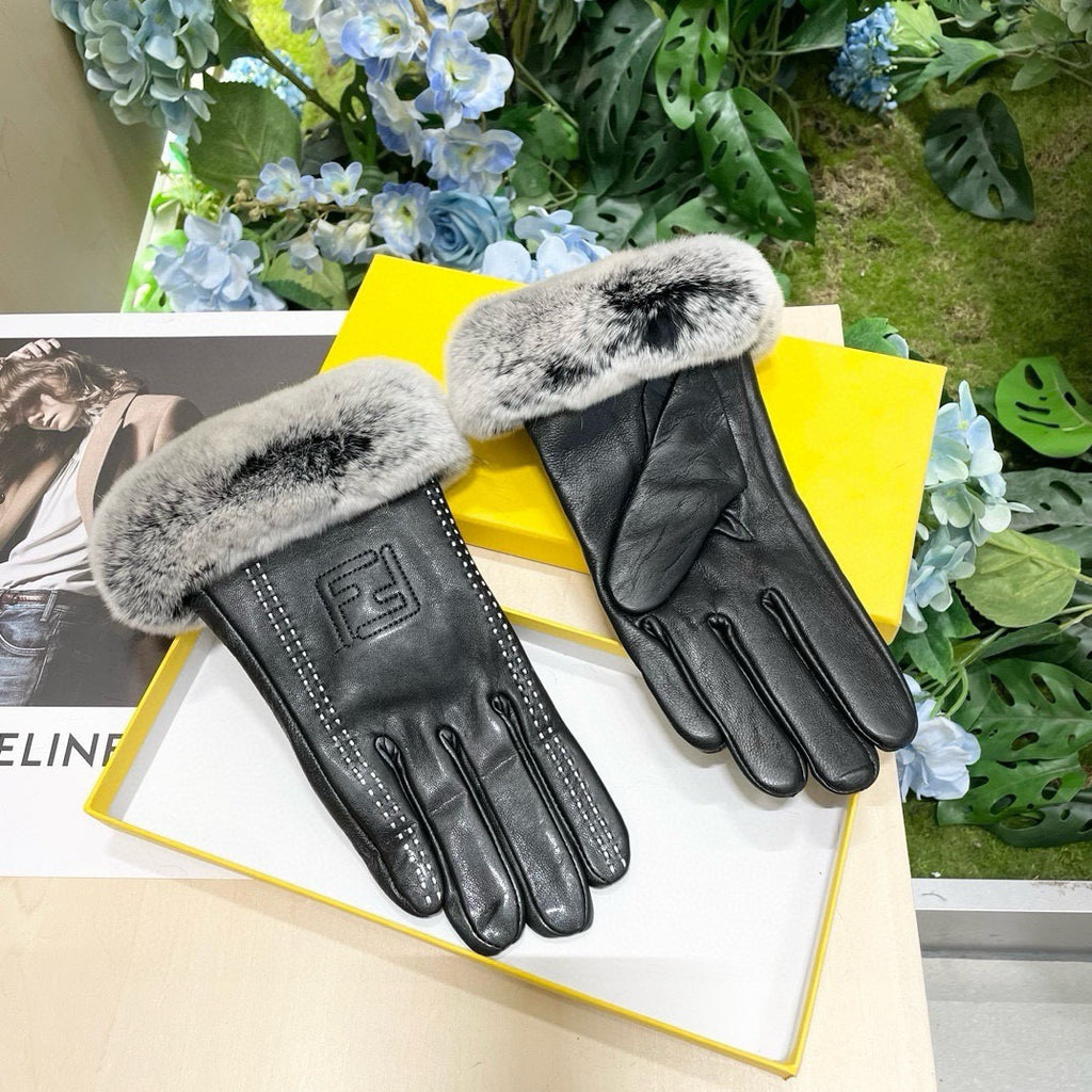 FENDI - Fur gloves