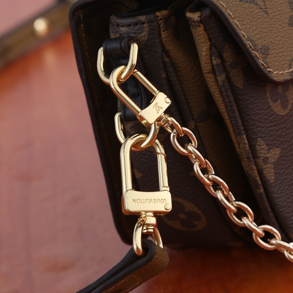 LOUIS VITTON - Flap Bag in Brown Monogram