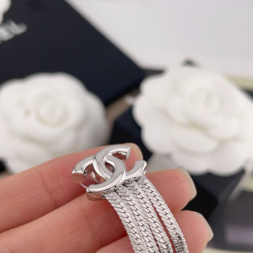 CHANEL - earrings