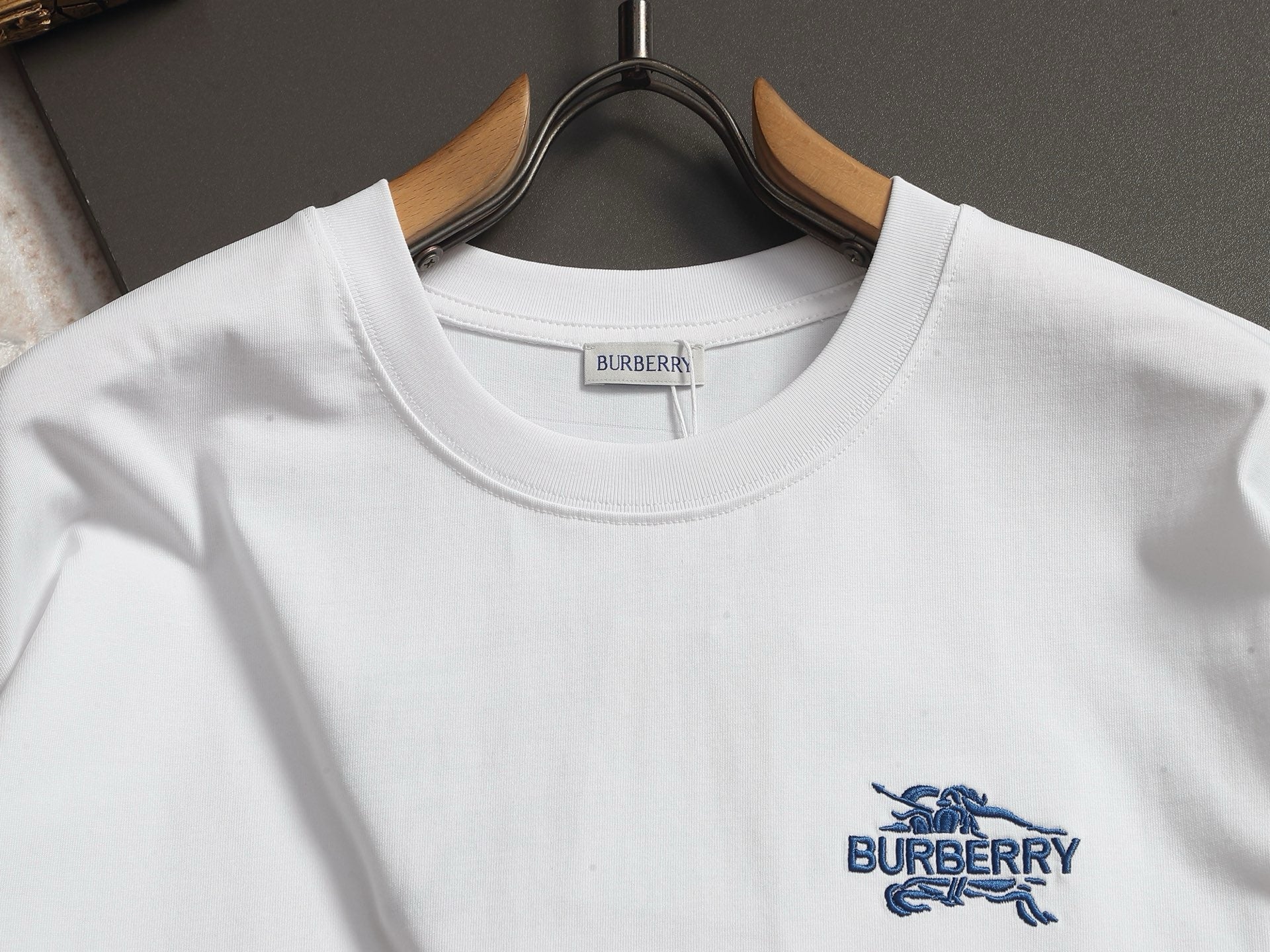 BURBERRY - T-shirt