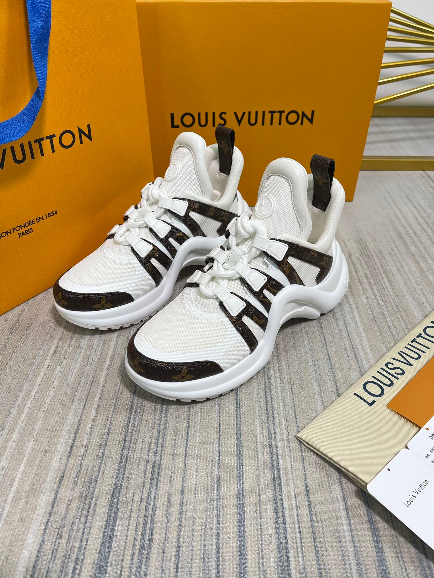 LOUIS VUITTON- Sneaker LV Archlight Trainer