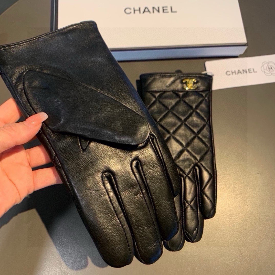 CHANEL - Gloves