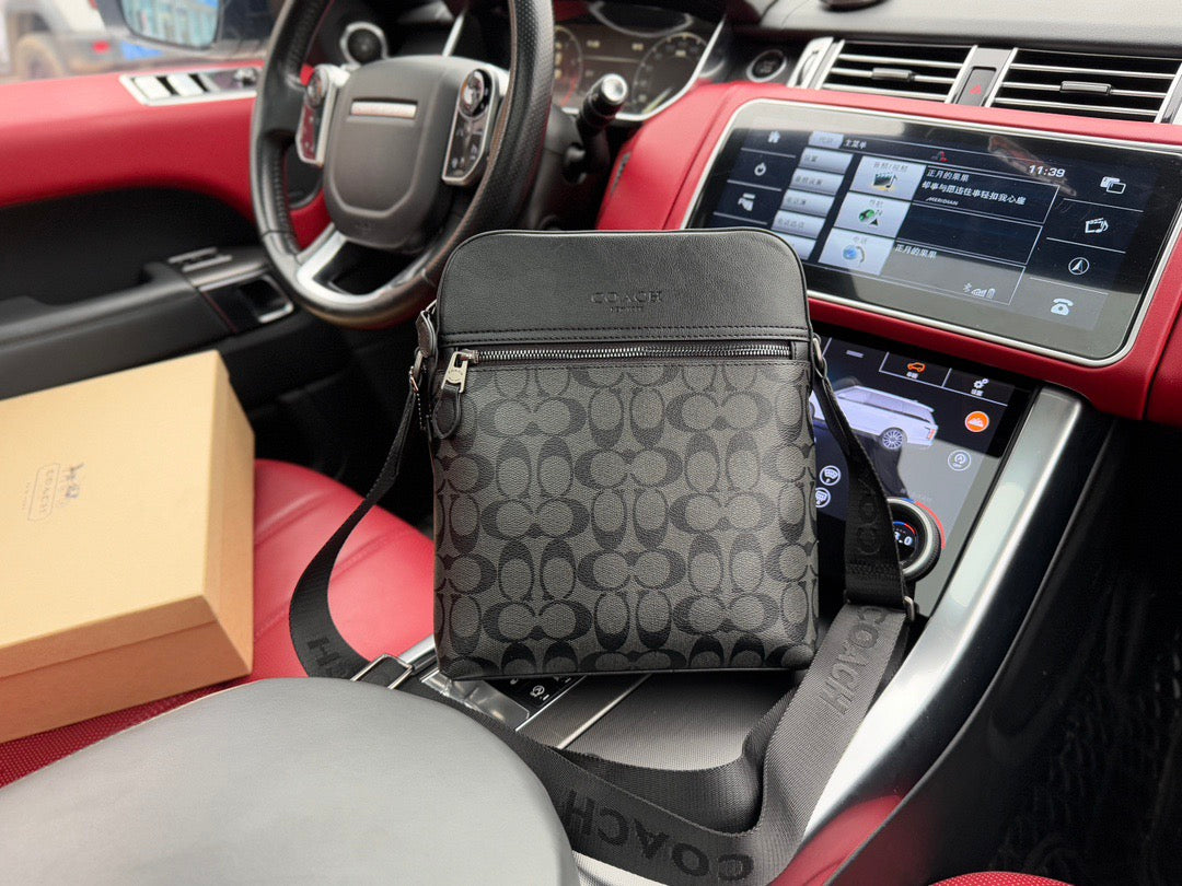 COACH - Men’s Houston 22 bag