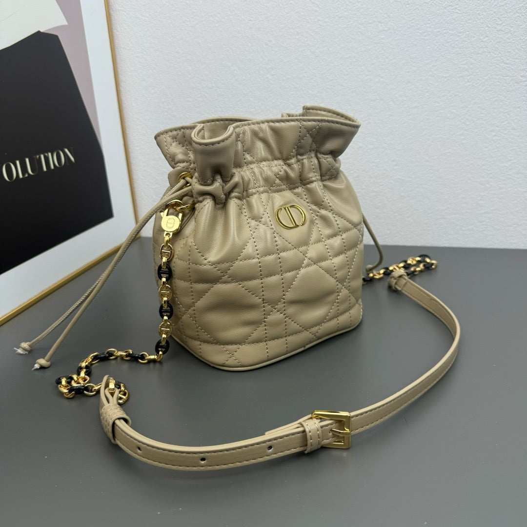 DIOR - oblique 30 Montaigne