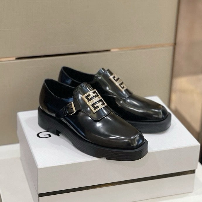 GIVENCHY - Givenchy Black Squared Buckle Loafers
