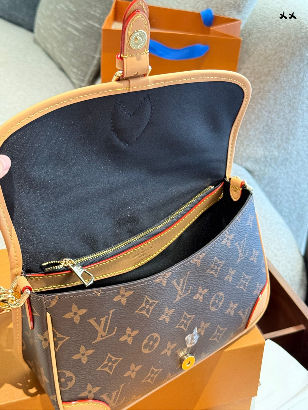 LOUIS VUITTON- Diane