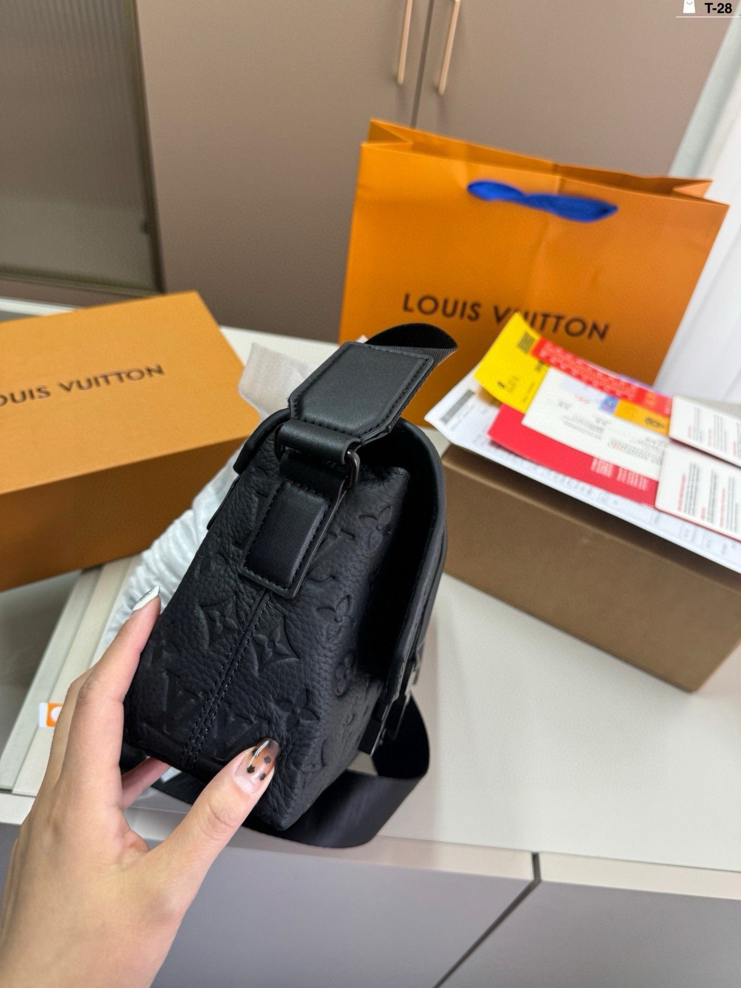 LOUIS VUITTON- Men’s Taurillon bag