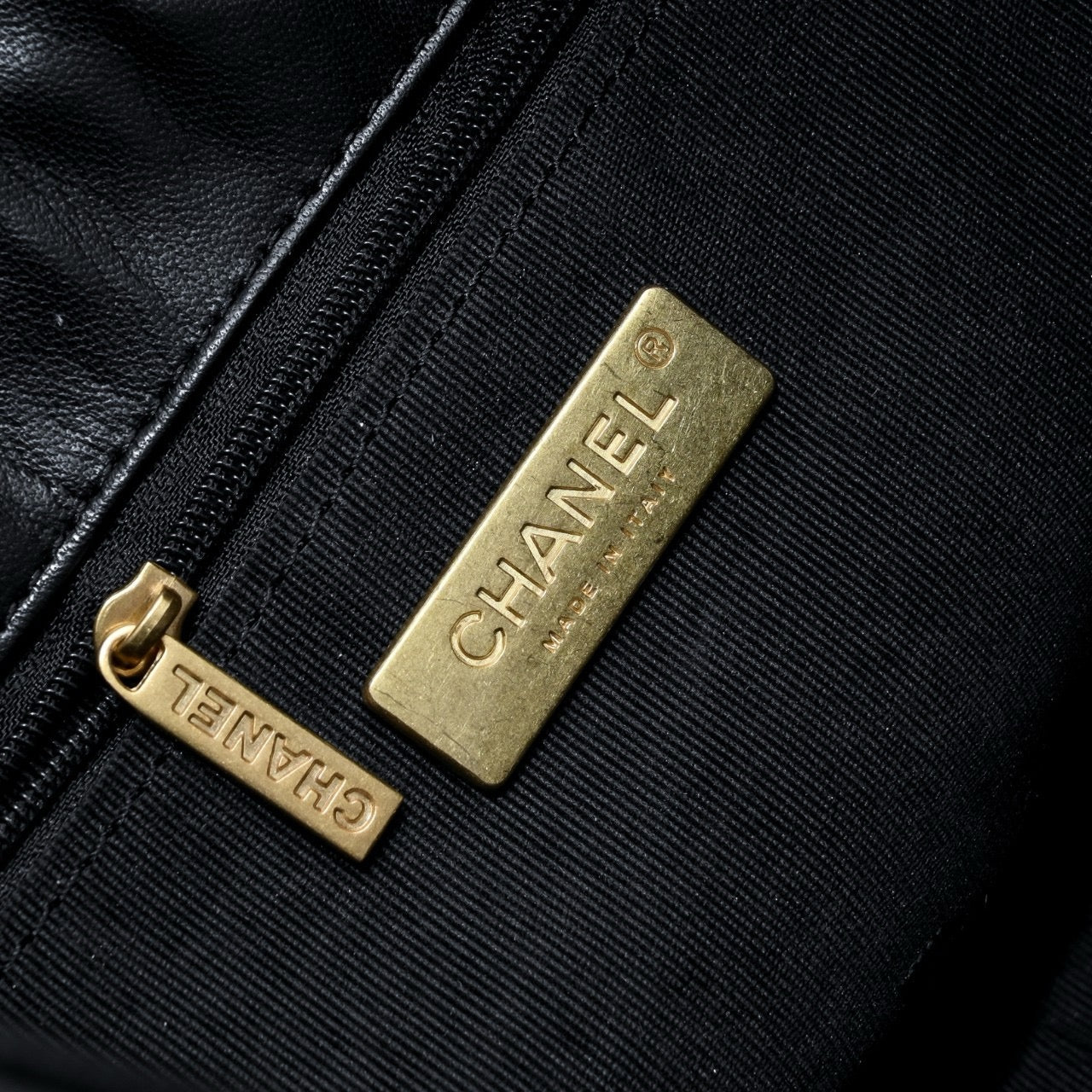 CHANEL - 2024 19 Flap Hobo