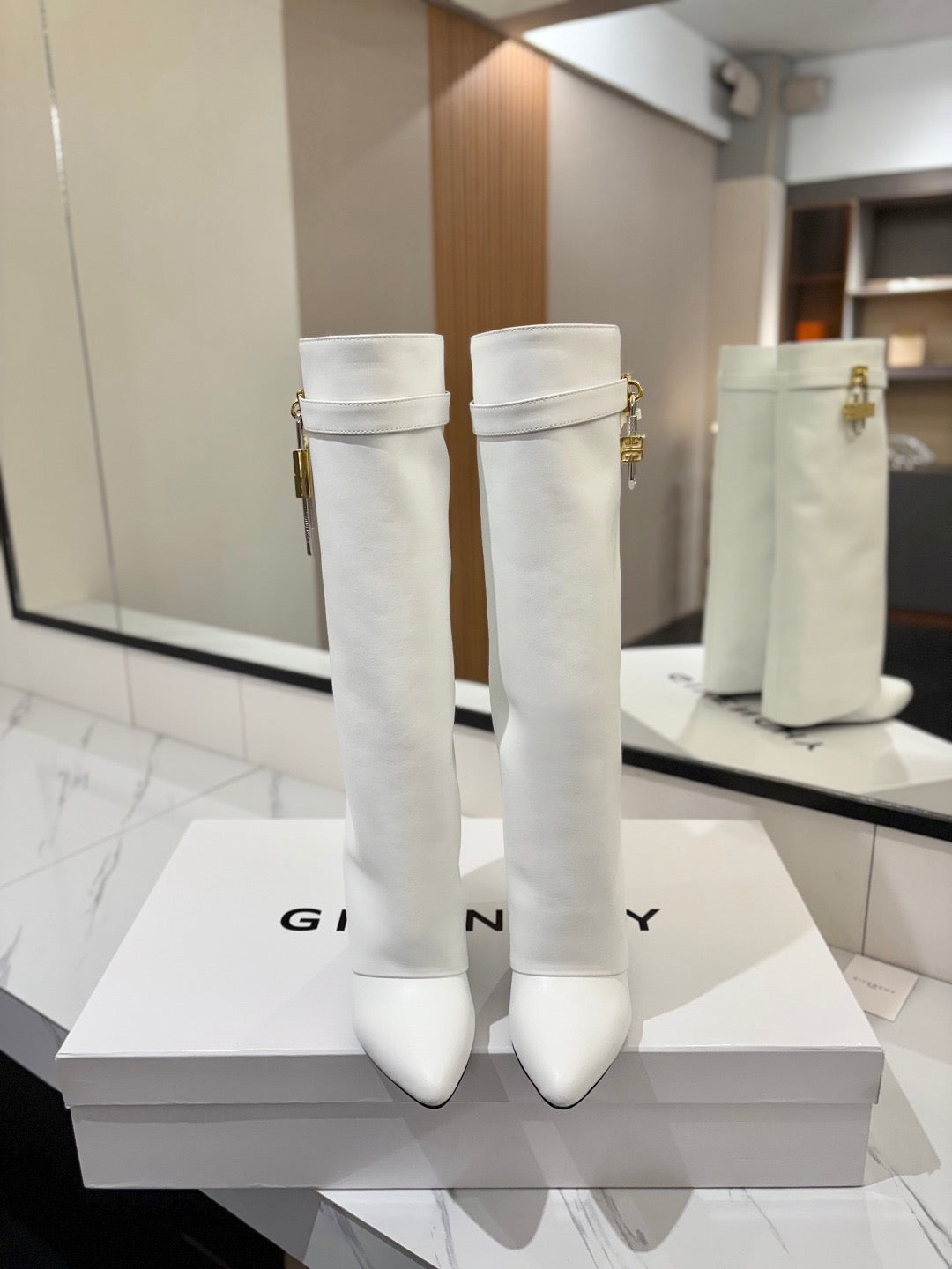 GIVENCHY - Shark lock boots