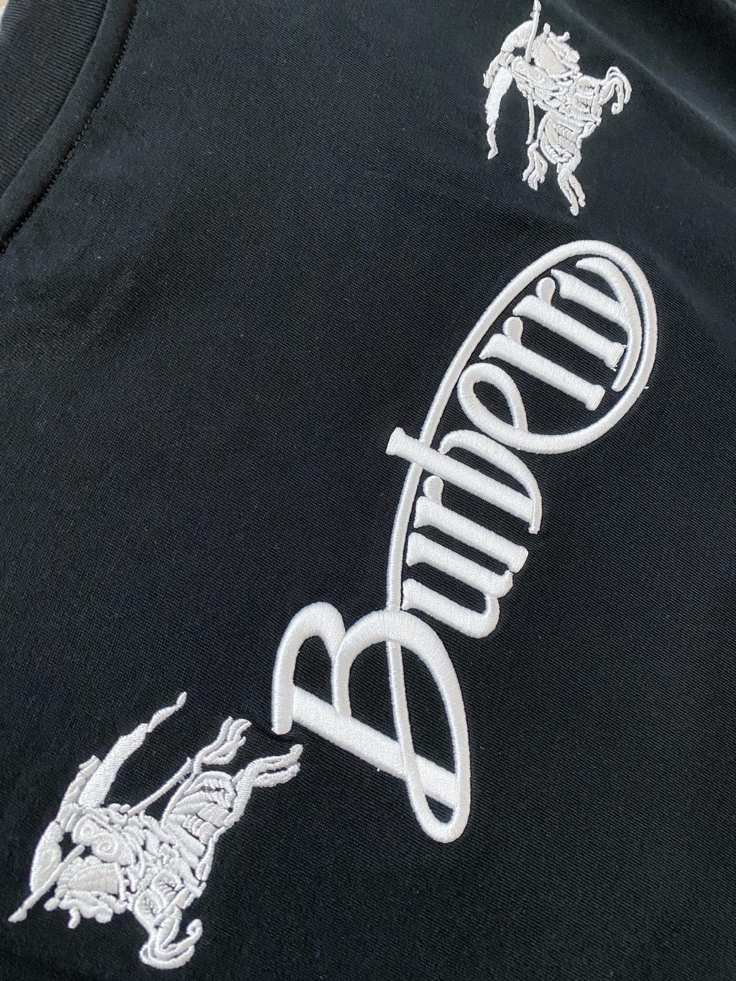 BURBERRY - T-shirt