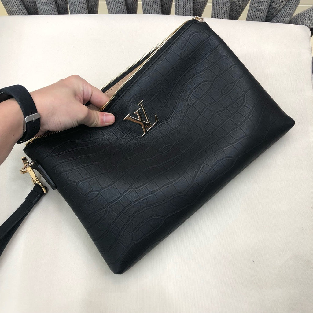 LOUIS VUITTON - Men’s clutch