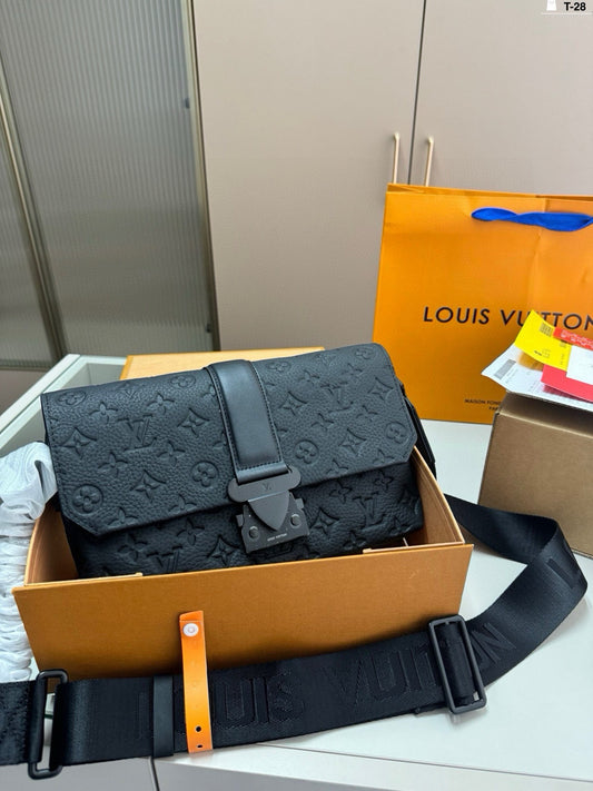 LOUIS VUITTON- Men’s Taurillon bag