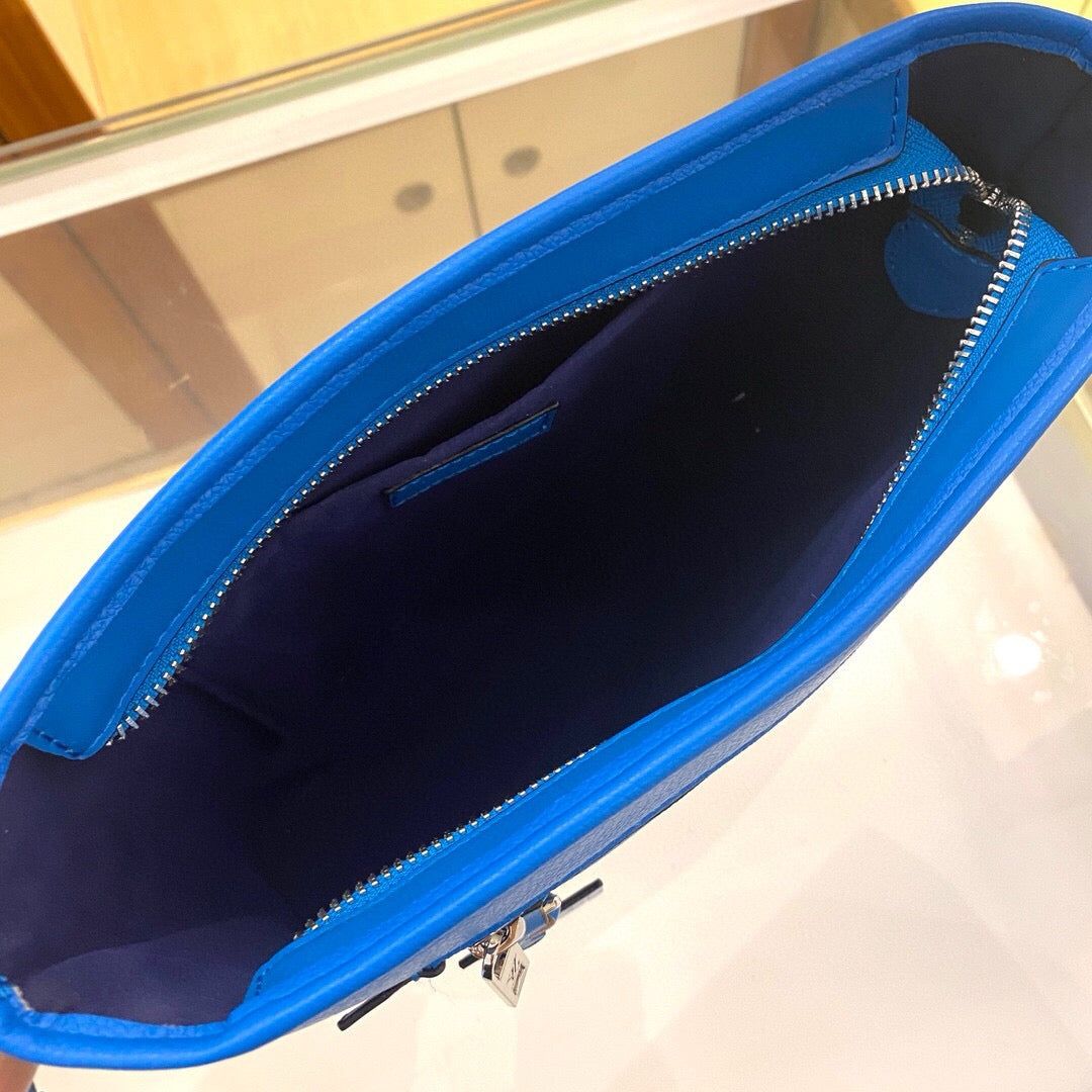 LOUIS VUITTON - Takeoff Pouch