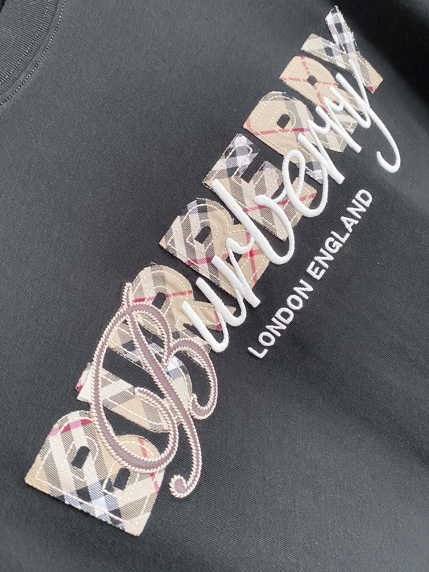 BURBERRY - T-shirt