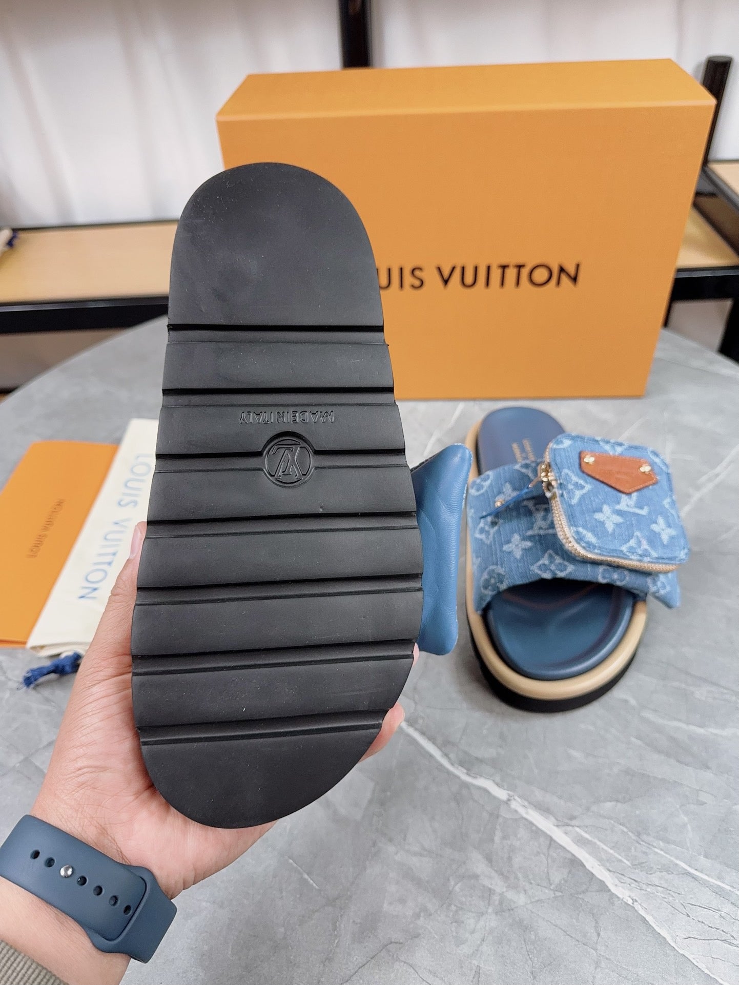 LOUIS VUITTON - pillow flat mule