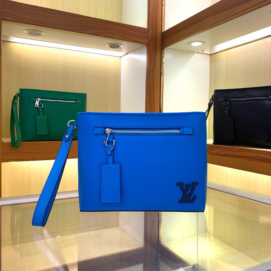 LOUIS VUITTON - Takeoff Pouch